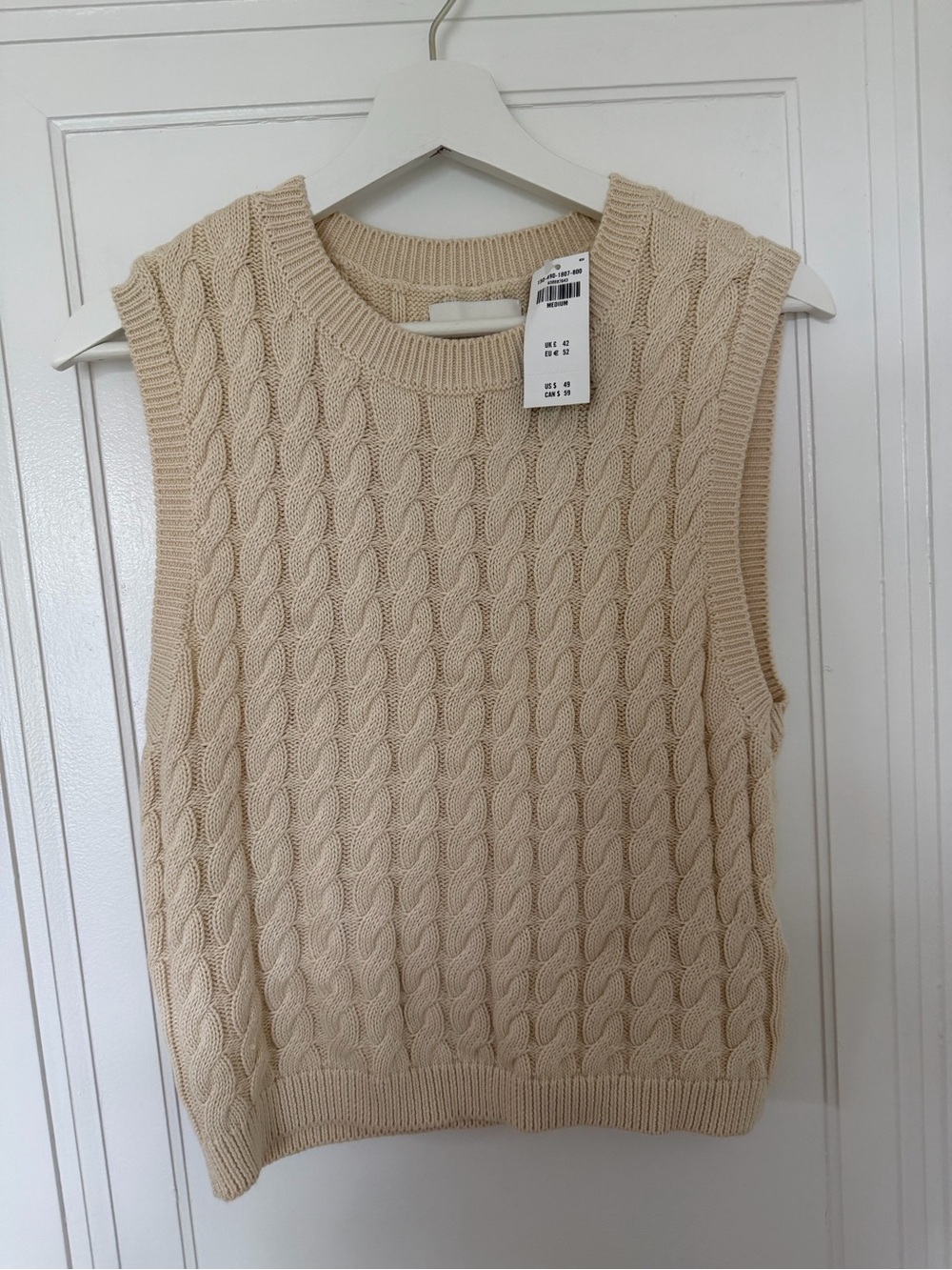 Abercrombie & Fitch Cable Knit V-Neck Sleeveless Sweater - Cream